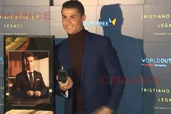 Μυρίστε τον... Κριστιάνο Ρονάλντο (video)