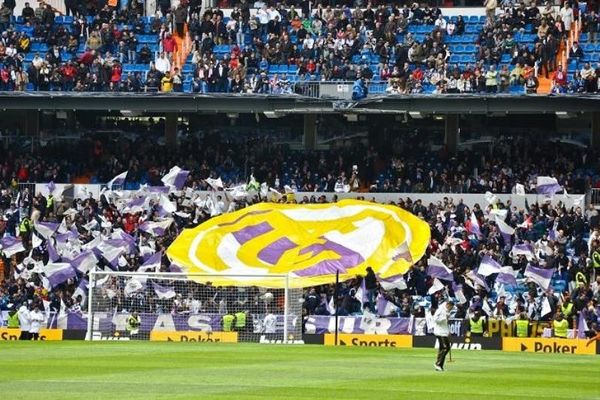 Δύο πανό κατά Πέρεθ και παικτών στο Μπερναμπέου! (photos)