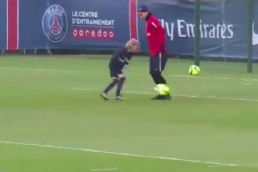 Εκτέθηκε από... το γιο του ο Ζλάταν! (video)