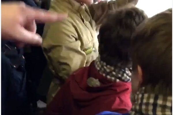 Φίλαθλος έφερε το… χάμστερ του στο γήπεδο! (video)