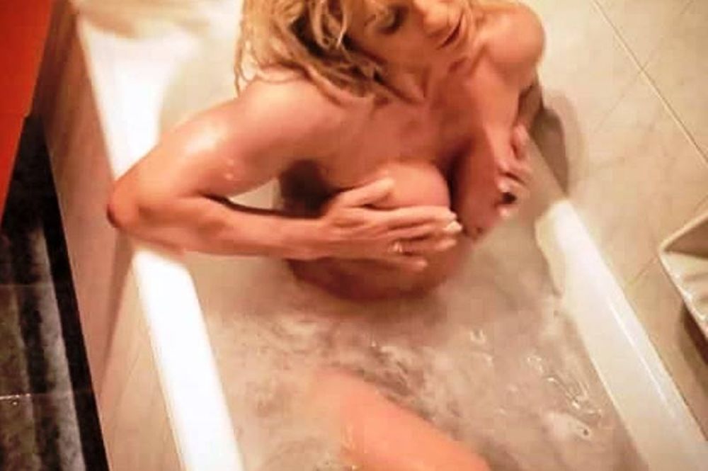 Η Lilia ίδρωσε και τα πέταξε όλα! (photos)