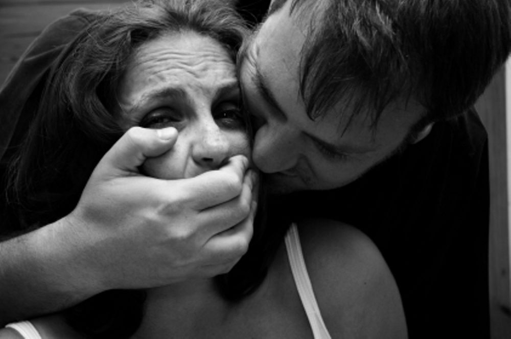 Γυναίκα δικαστής ρώτησε θύμα βιασμού «Δοκίμασες να κρατήσεις τα πόδια σου κλειστά;»!