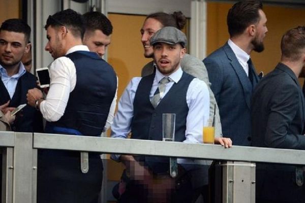 Τιμωρήθηκαν οι μεθυσμένοι ποδοσφαιριστές που ούρησαν στα ποτήρια! 