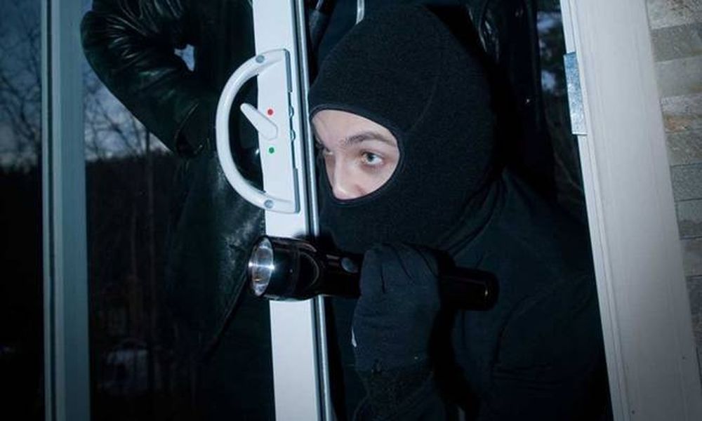 Στιγμές τρόμου για 54χρονη στους Γκομαράδες Λουτρακίου - Την έδεσαν και την λήστεψαν
