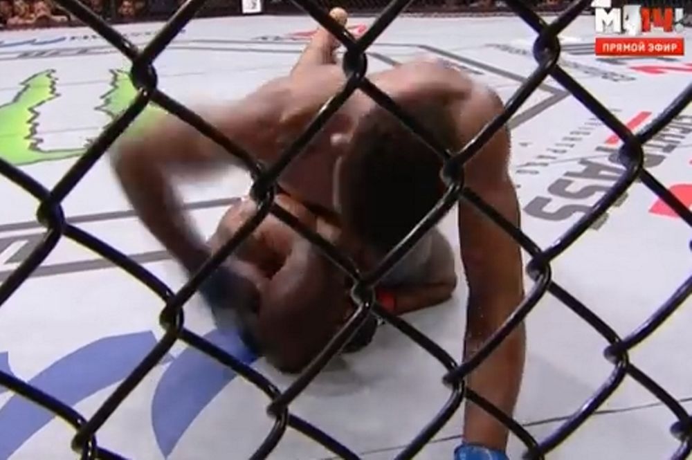 Απίστευτο ξύλο στο UFC! (video)