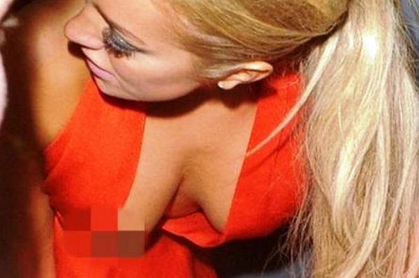 Διάσημη MILFάρα μέθυσε και έμεινε γυμνή (photos)