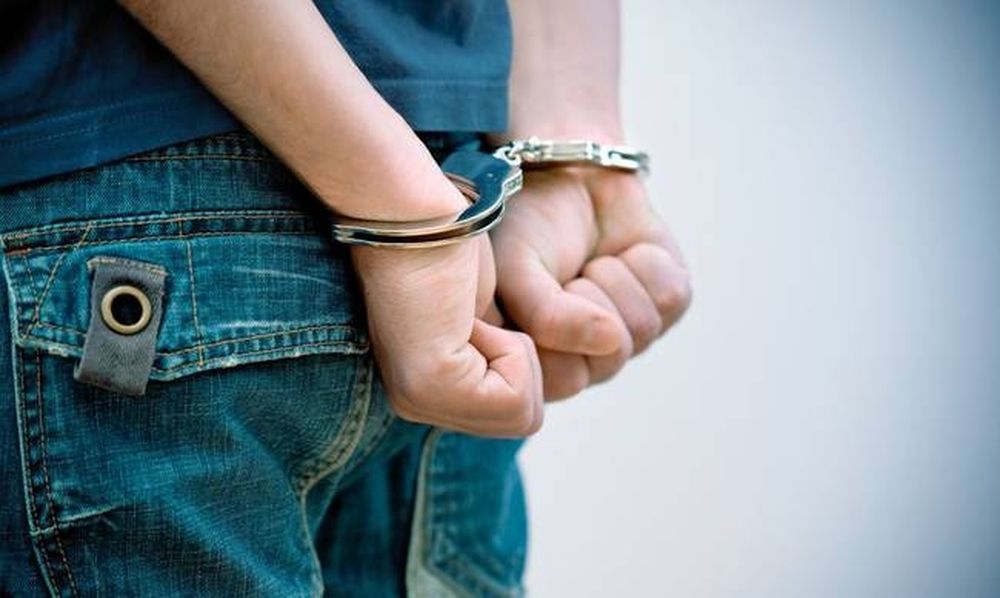 Πάτρα: Δύο συλλήψεις για φθορά σε γραφεία πολιτικού κόμματος