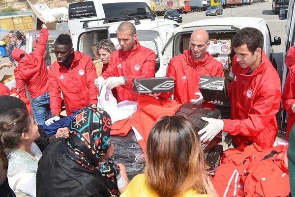 Ολυμπιακός: Ασταμάτητη βοήθεια στους πρόσφυγες (photos)