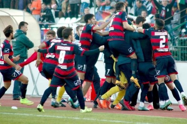 Μια ΑΕ Σπάρτη για... φίλημα και Football League!