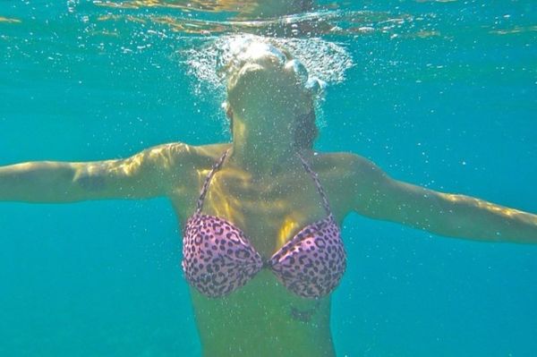 «Kόλασε» στα δύο το… ενυδρείο! (photos)