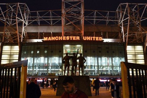 Φίλαθλος πήγε να δει εντός τη Γιουνάιτεντ ενώ αυτή έπαιζε εκτός! (photos)