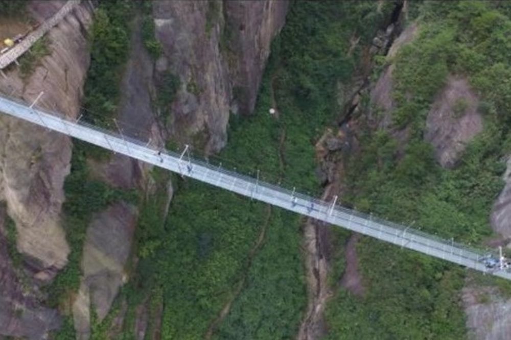 Αυτή είναι η γέφυρα που κόβει την ανάσα! (photos)