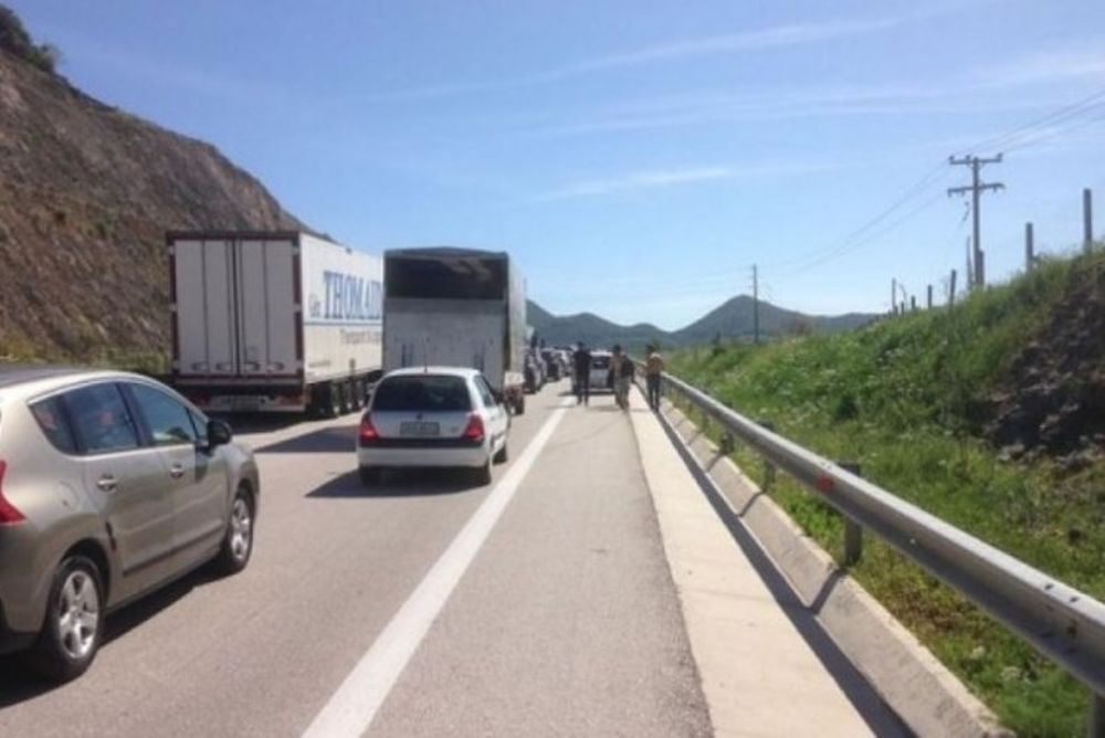 Έκλεισαν την Εγνατία οδό οι φίλαθλοι της ΑΕΛ!
