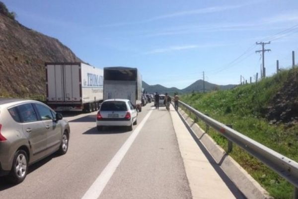 Έκλεισαν την Εγνατία οδό οι φίλαθλοι της ΑΕΛ!