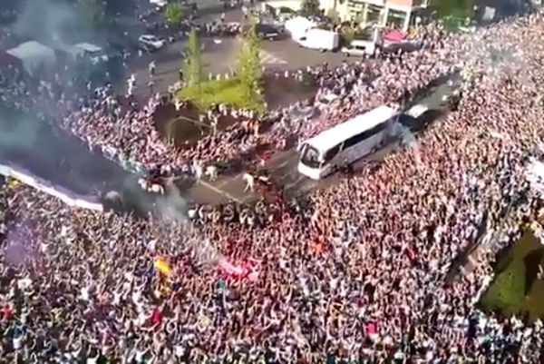 Στιγμές λατρείας για Ρεάλ έξω από το Μπερναμπέου! (videos)