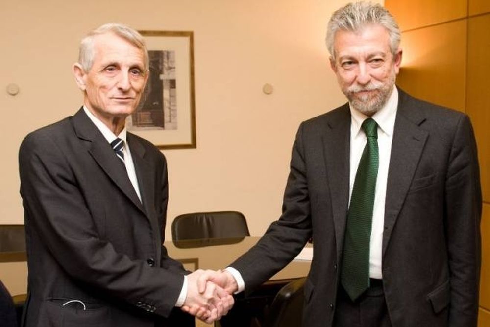 Δεν σηκώνει το τηλέφωνο ο Γκιρτζίκης!