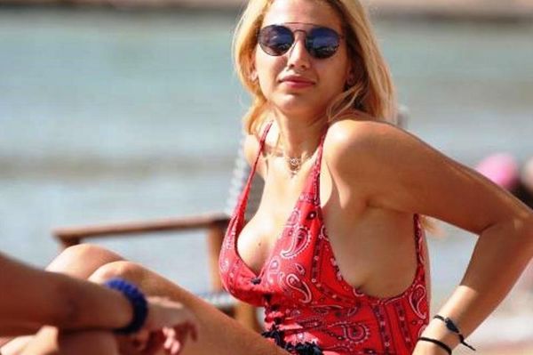 Χαμός στην παραλία με την Σπυροπούλου! (photos)