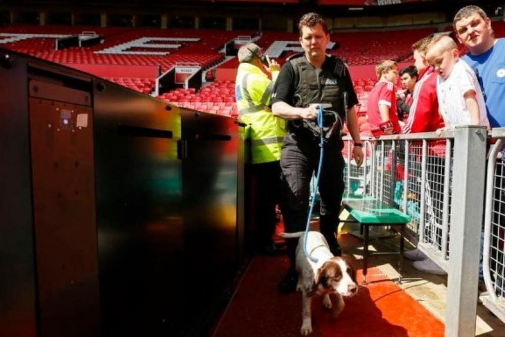 ΕΚΤΑΚΤΟ: Έκρηξη στο Ολντ Τράφορντ! (photos+tweet)