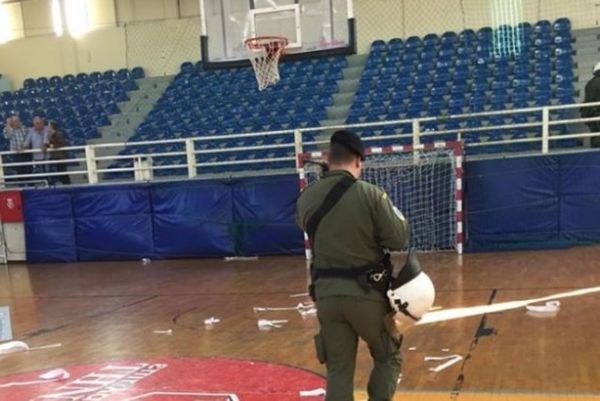 Ξύλο παικτών του Πανιωνίου με οπαδούς του Ιωνικού!