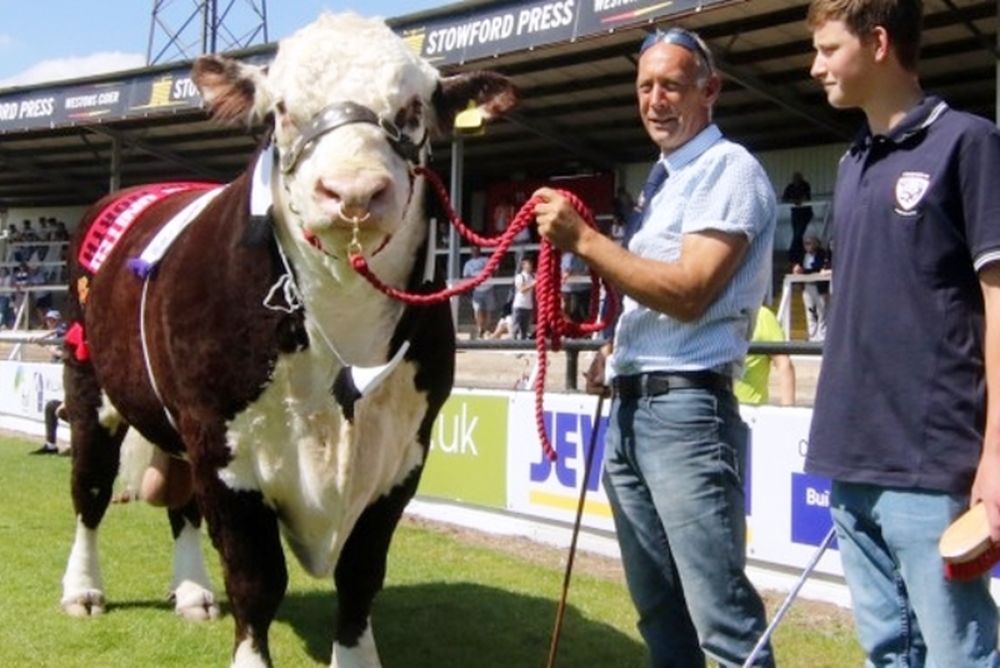 Ο Ρονάλντο στο Γουέμπλεϊ για λογαριασμό της Χέρεφορντ (pic&vid)!