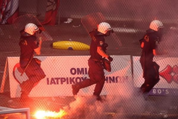 Ολυμπιακός-Παναθηναϊκός 81-83: Επεισόδια στο ΣΕΦ!