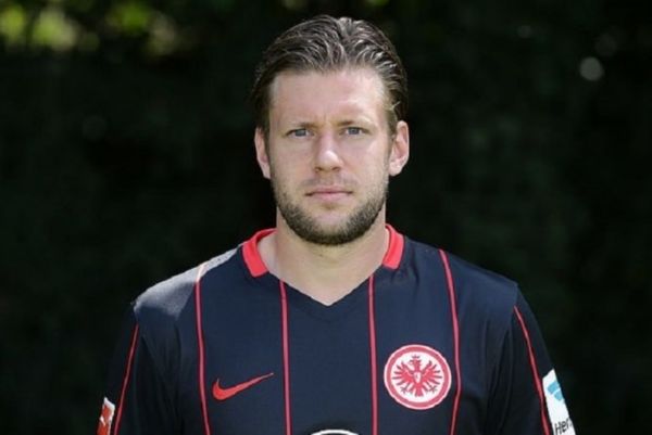 Απίστευτο: Παίκτης της Άιντραχτ διαγνώστηκε χτες με όγκο και σήμερα παίζει μπαράζ!