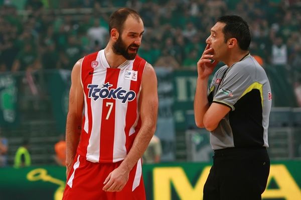 «Ντου» στα αποδυτήρια των διαιτητών στο ΣΕΦ