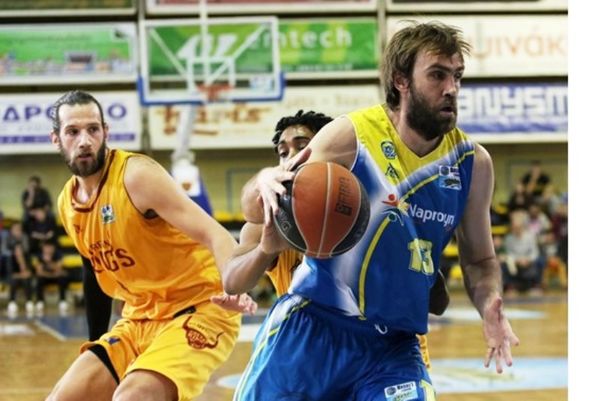 Η σημαία στον ιστό της!