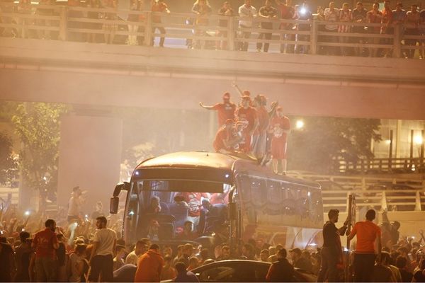 Ολυμπιακός: Κάηκε… ο Πειραιάς (photos)