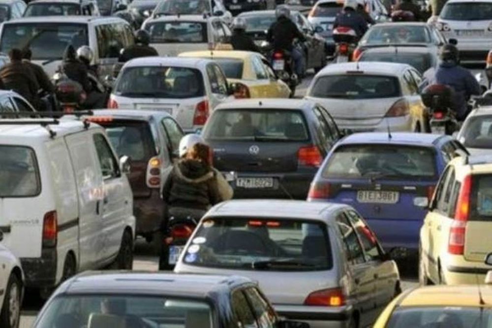 «Χάος» στην Εθνική Αθηνών - Λαμίας λόγω τροχαίων