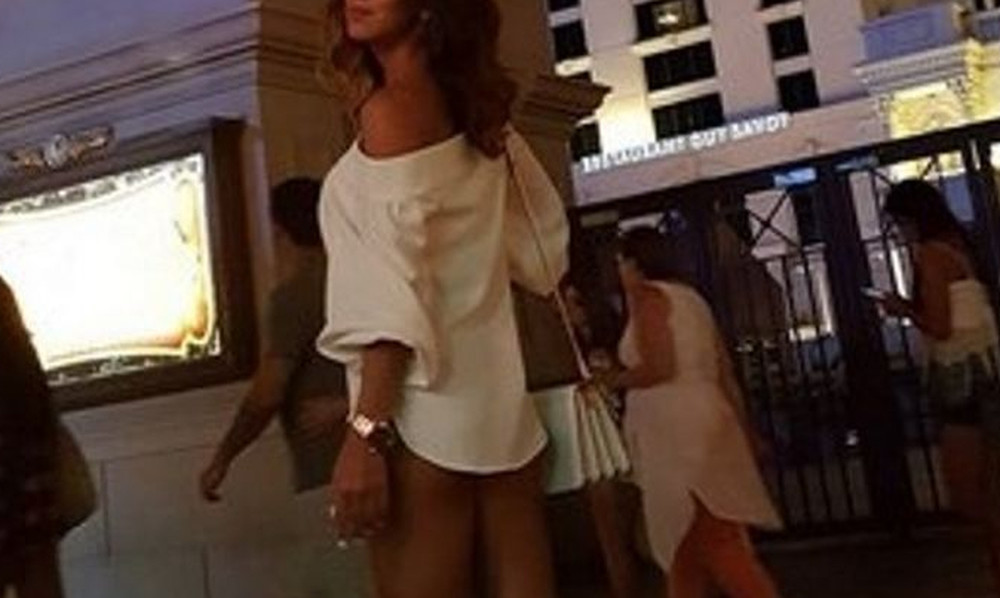 Η καυτή γυναίκα του πρώην παίκτη του ΠΑΟΚ βγήκε γυμνή στο δρόμο! (photos)
