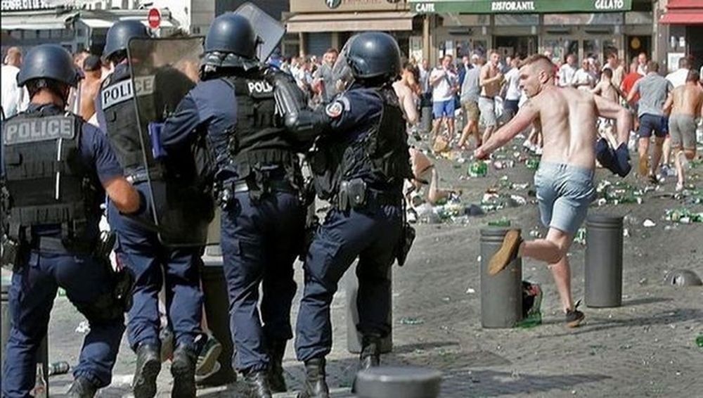 Euro 2016: Επεισόδια στο «Parc des Princes»