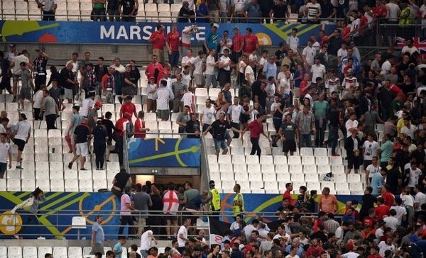 Euro 2016: Η UEFA προειδοποιεί Αγγλία-Ρωσία με αποκλεισμό από το τουρνουά!
