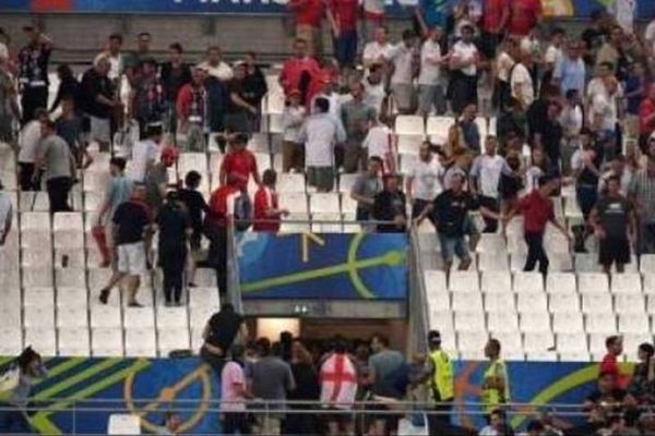 Euro 2016: Απίστευτο βίντεο γεμάτο αίμα και βία από τις μάχες Ρώσων - Αγγλων