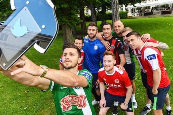 Euro 2016: Οι Ιρλανδοί φωτογραφήθηκαν με φανέλα της ομάδας που τους ανέδειξε! (photos)