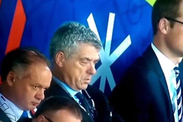 Euro 2016: Μετά τη γυναίκα του, τον πήρε και τον αντιπρόεδρο της UEFA ο ύπνος σε αγώνα! (video)