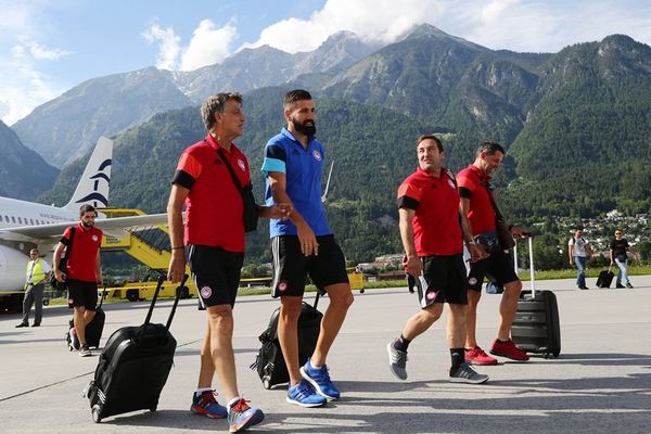 Ολυμπιακός: Έφτασε στην Αυστρία (photos)