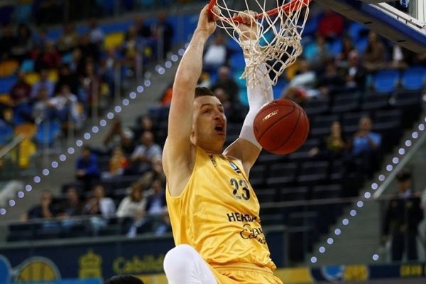 Πλησιάζει στην Εφές ο Όμιτς!