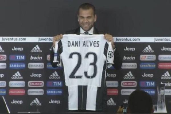 Ντάνι Άλβες: Πήρε το «23» και είπε το γιατί – θα τρελαθείτε!