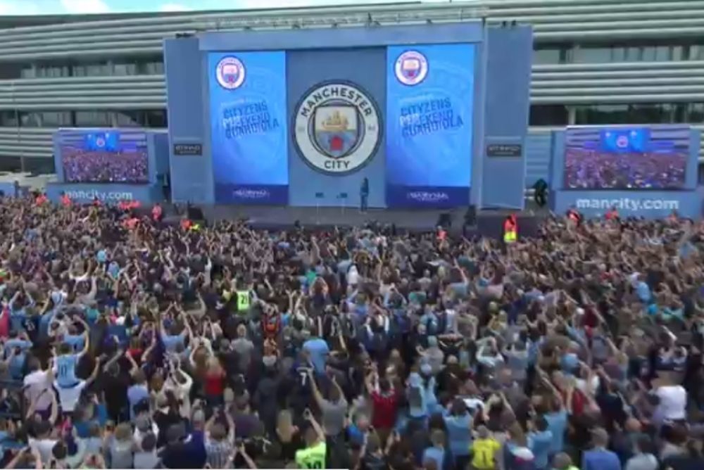 Της «τρελής» στην πρώτη προπόνηση του Γκουαρντιόλα!  (photos+video)