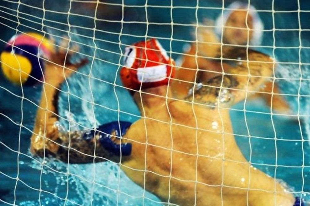 Ξύλο στην πισίνα: Σύρραξη και διακοπή στο Κροατία-Ελλάδα!