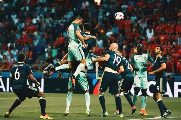 Euro 2016: Ο Ρονάλντο έφτασε στα 2,61 μέτρα με άλμα 76,2 εκατοστά για να νικήσει τους Ουαλούς