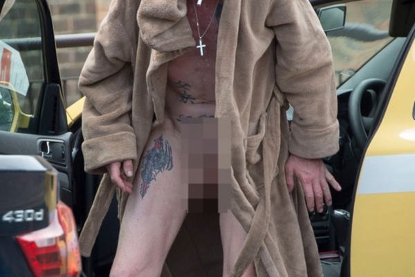 Εικόνες που σοκάρουν: Σε άθλια κατάσταση και γυμνός στους δρόμους o Γκασκόιν