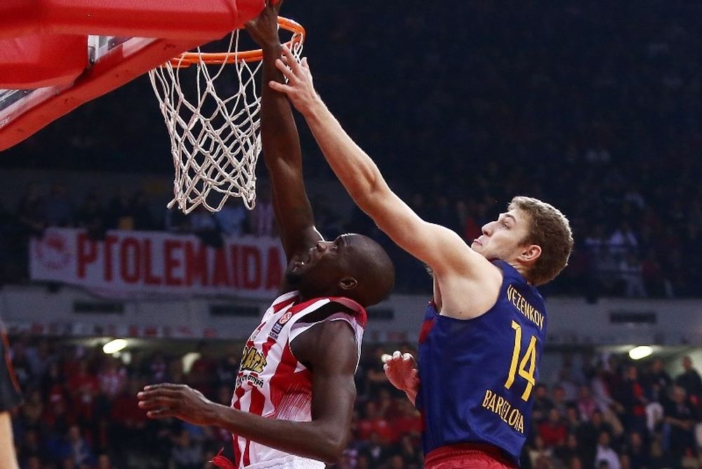 Άρης: Κρυφοκοιτάει Βεζένκοφ, αλλά…