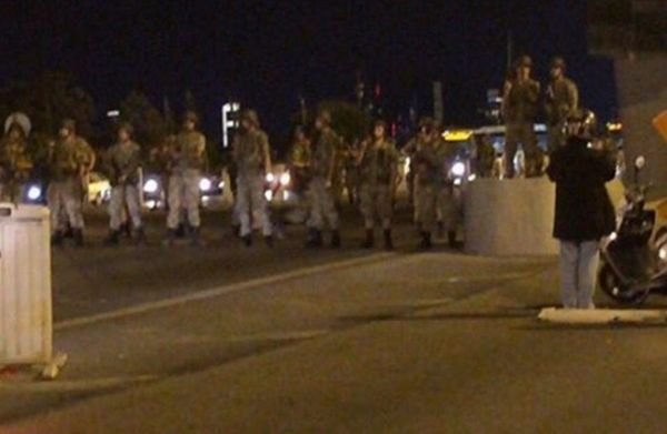 Συναγερμός στην Τουρκία: Σε εξέλιξη στρατιωτικό πραξικόπημα