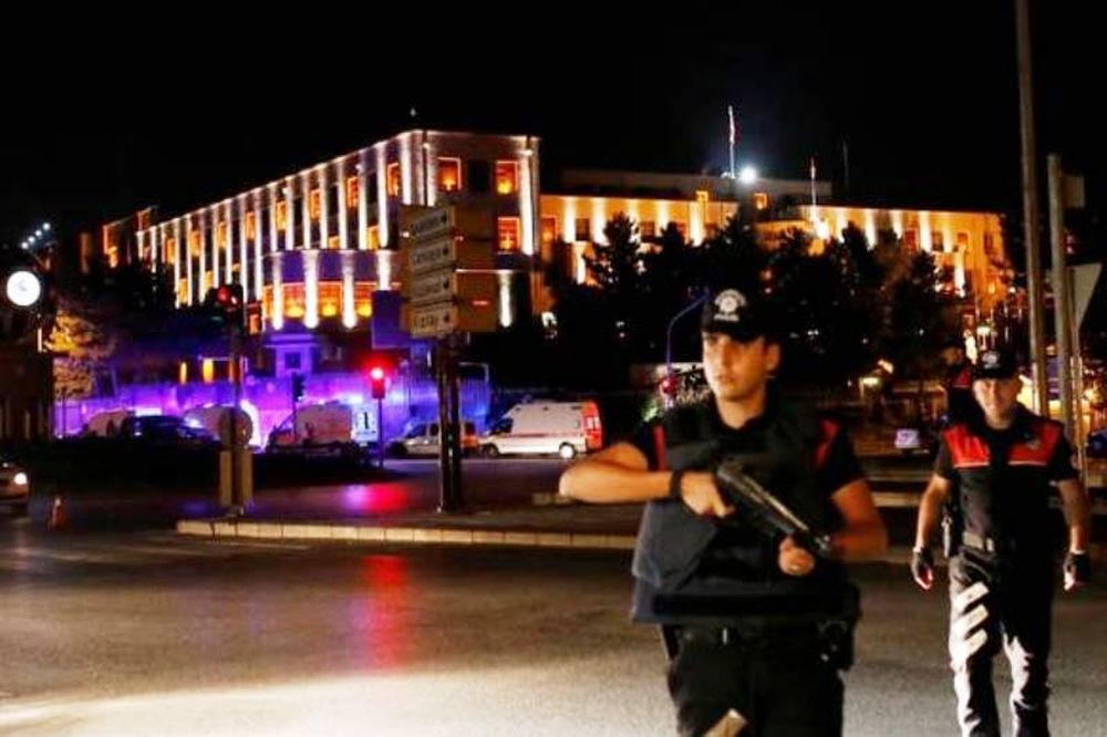 LIVE BLOG: ΠΡΑΞΙΚΟΠΗΜΑ ΤΕΣΣΑΡΩΝ ΩΡΩΝ ΣΤΗΝ ΤΟΥΡΚΙΑ - Ο ΛΑΟΣ ΝΙΚΗΣΕ ΤΑ ΤΑΝΚΣ