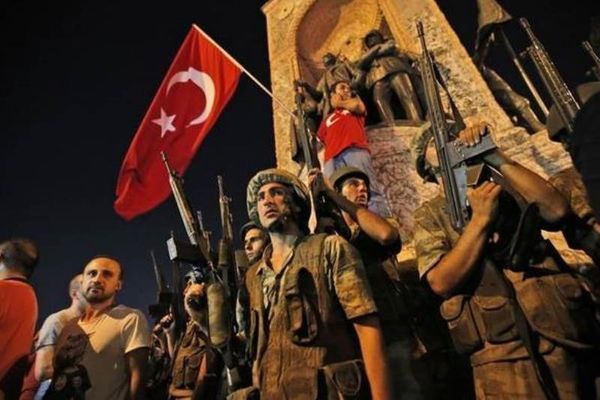 Πραξικόπημα Τουρκία: Έξι χιλιάδες άνθρωποι είναι υπό κράτηση στην Τουρκία