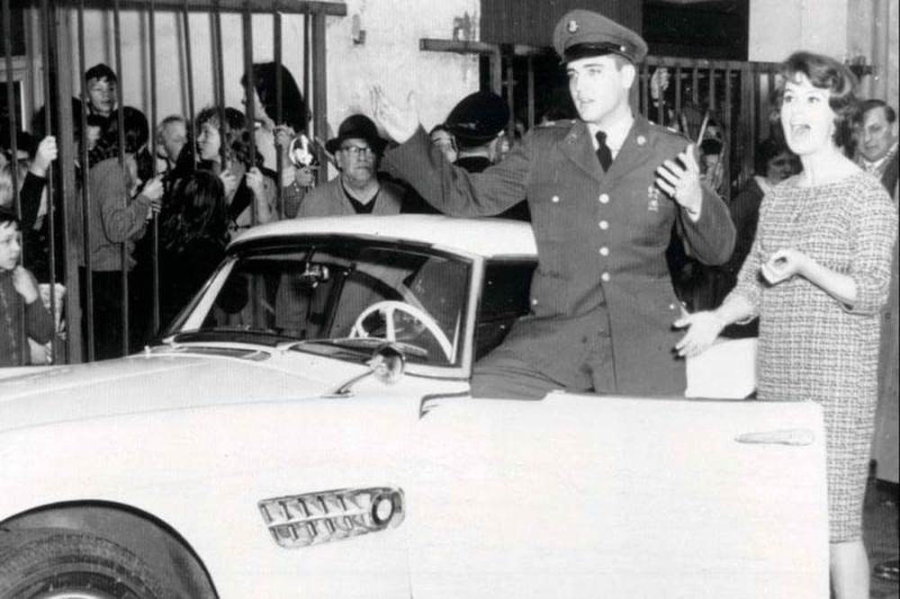 H BMW 507 Roadster του Elvis θα γυαλίζει πάλι όπως στα χέρια του Βασιλιά του Rock n’ Roll