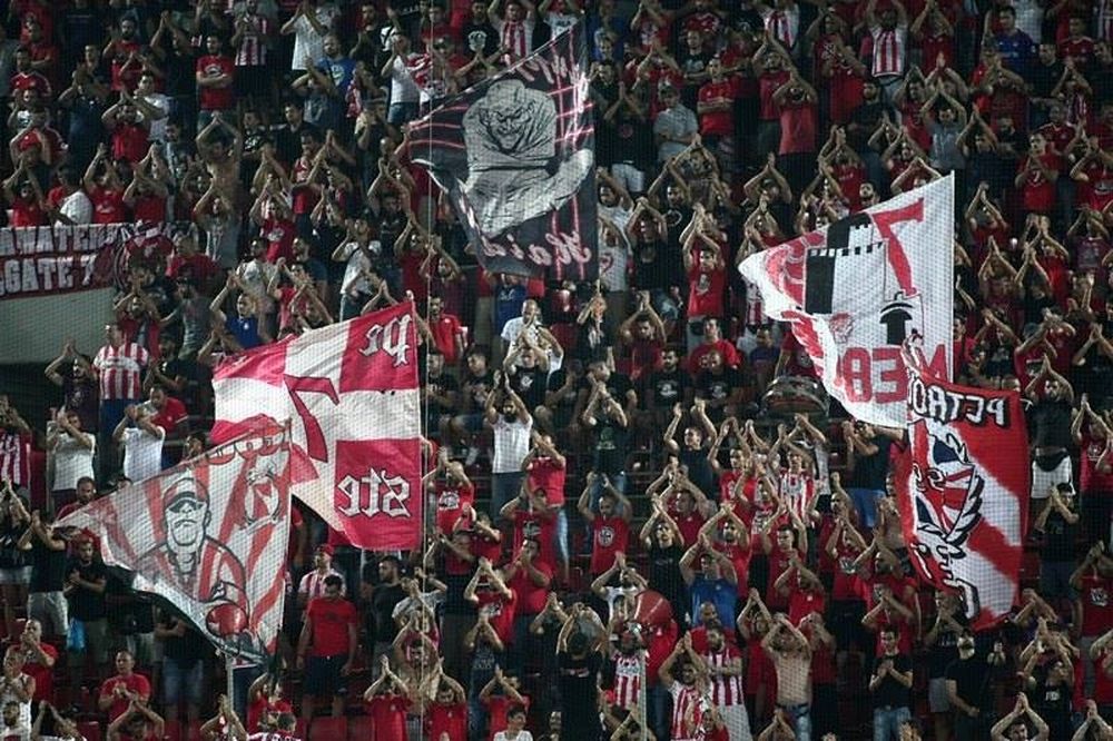 Οπαδοί στου Ρέντη και κράξιμο: «Παίξτε ή φύγετε!»