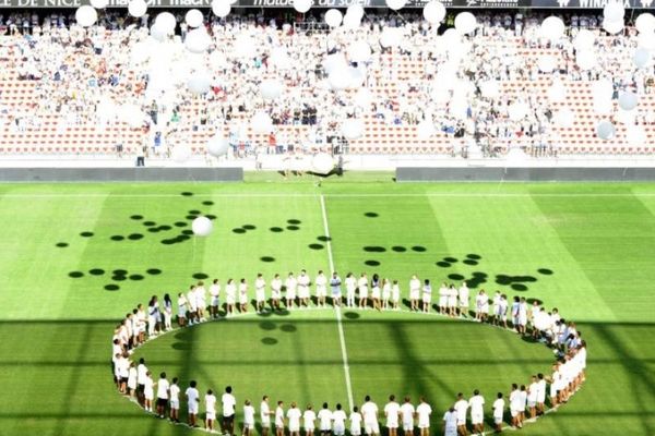 Η Νις τίμησε τα 85 θύματα της τρομοκρατικής επίθεσης (photos)